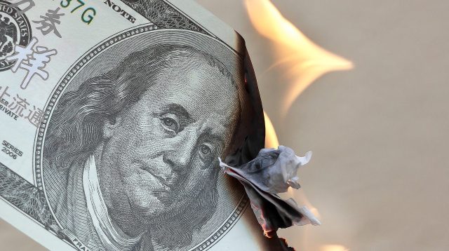 Brennende 100 Dollar Note