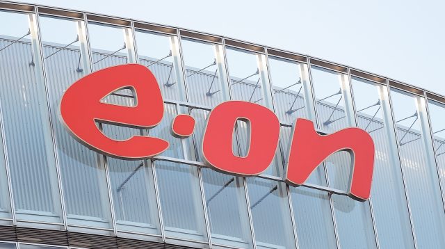 Das E.On Logo an einem Gebäude