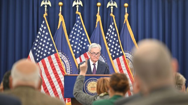 Jerome Powell nimmt Fragen der Journalisten entgegen