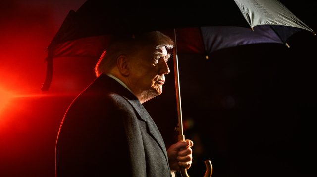 Donald Trump spricht mit Reportern am South Lawn