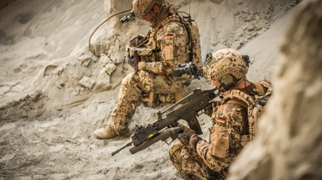 Infanterist der Zukunft. Ceotronics, Rheinmetall und Bundeswehr