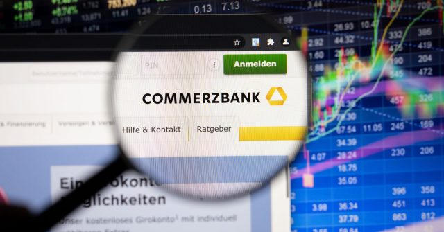 Sicht durch eine Lupe auf die Commerzbank Website