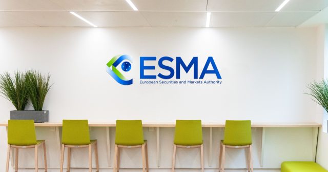 Das ESMA Logo an einer Wand