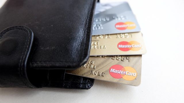 Verschiedene Kreditkarten von MasterCard in einem Portemonnaie