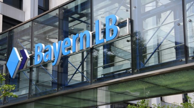 BayernLB Logo am Eingang der Zentrale in München, Deutschland