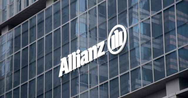 Nahaufnahme des Allianz-Towers in Marina Bay, Singapur
