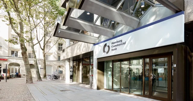 Eingang des HCOB Gebäudes