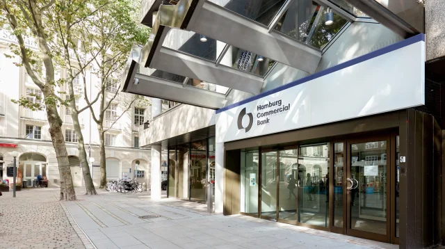 Eingang des HCOB Gebäudes