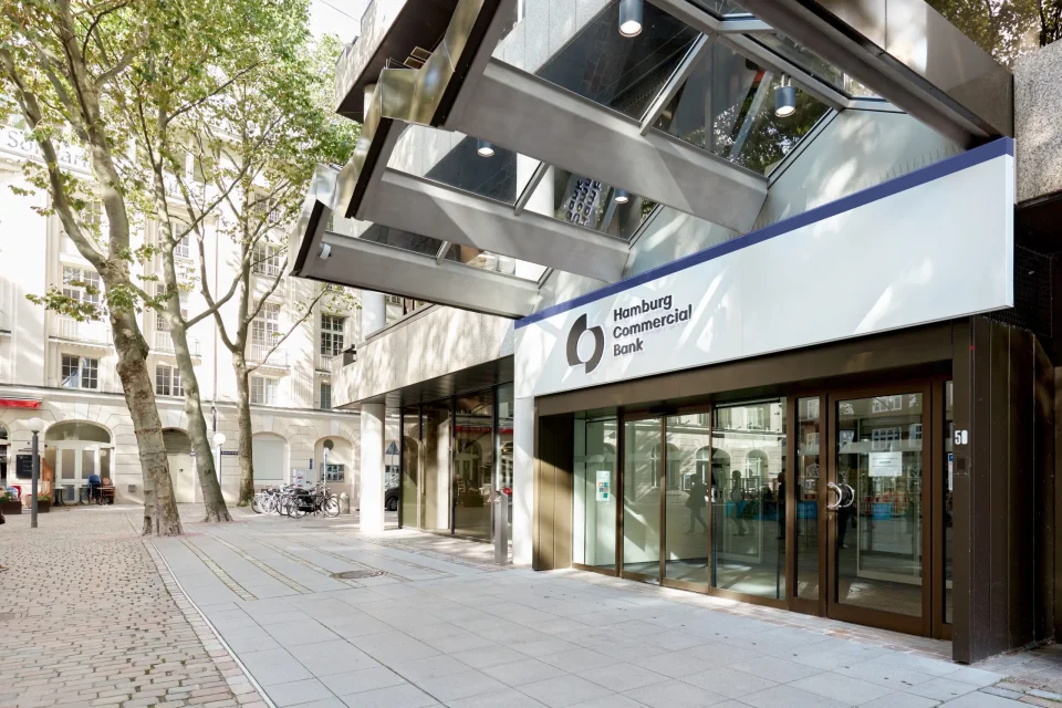 Eingang des HCOB Gebäudes