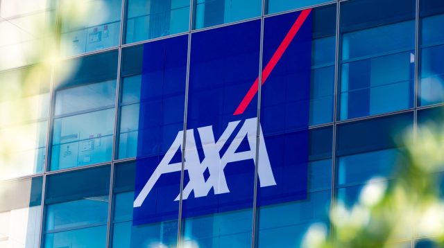 AXA Logo in Nanterre, Frankreich