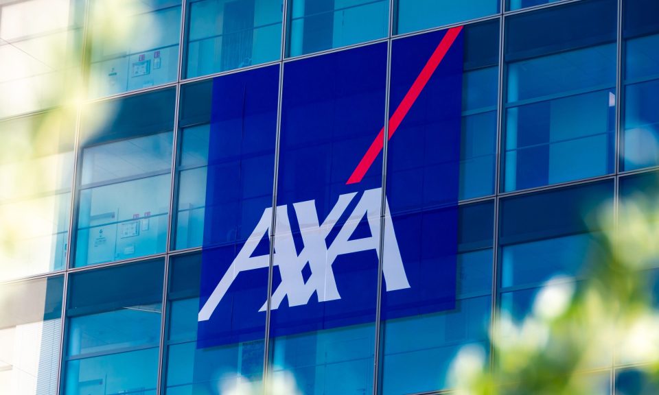 AXA Logo in Nanterre, Frankreich