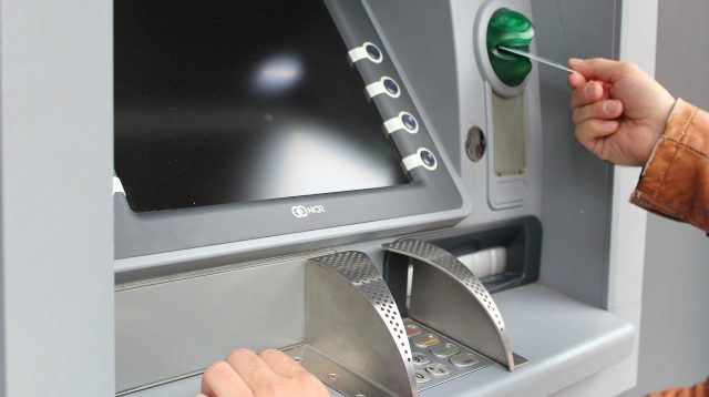 Deutsche verabschieden sich doch schneller vom Bargeld