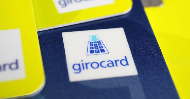 Kartengeschäft_Girocard (c) AdobeStock