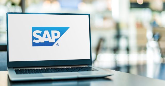 Laptop mit dem Logo von SAP.