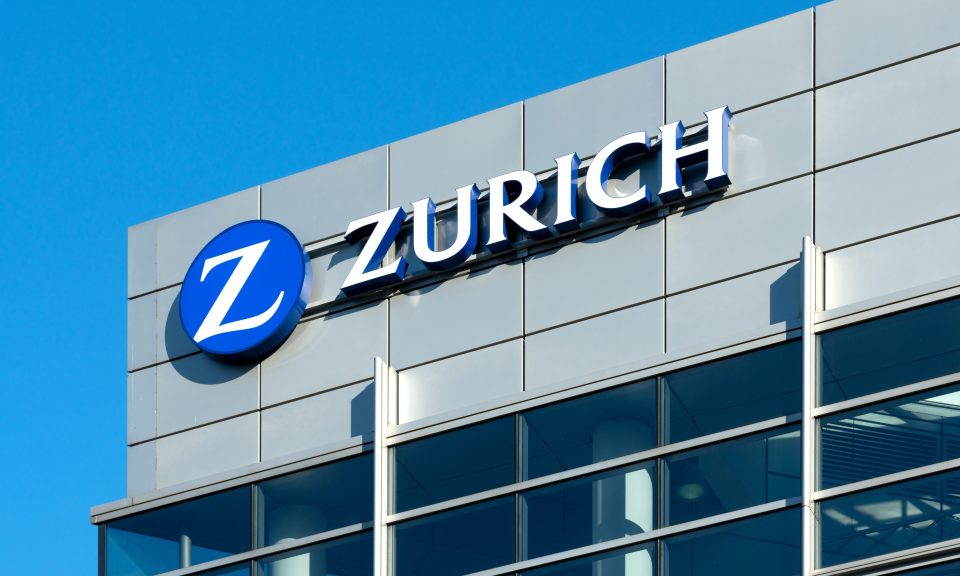 Logo der Zürich Versicherung auf einer Fassade in Frankfurt am Main