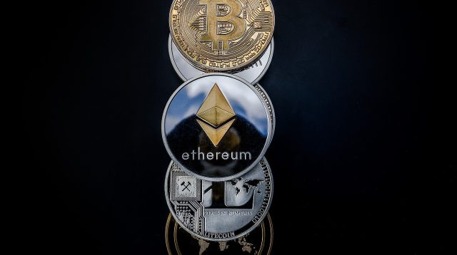 Kryptowährungen Bitcoin, Ethereum, Litecoin und Ripple.