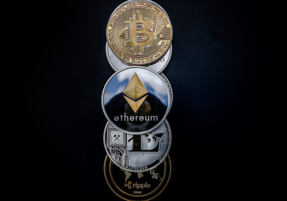 Kryptowährungen Bitcoin, Ethereum, Litecoin und Ripple.