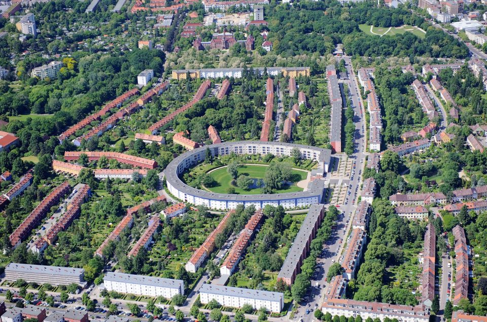 Das Deutsche Wohnen Quartier in der Hufeisensiedlung in Berlin, Deutschland
