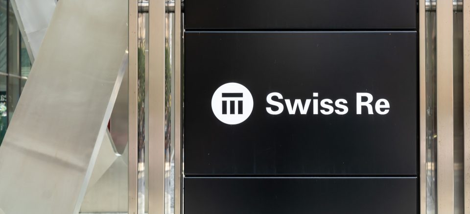 Swiss Re-Logo an einem kanadischen Standort