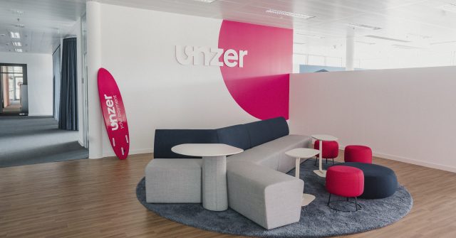 Unzer Büro mit Logo.
