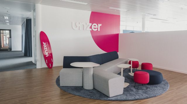 Unzer Büro mit Logo.