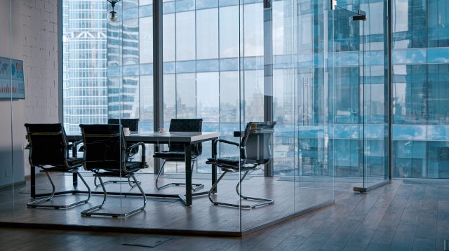 Leerer Besprechungsraum im Büro