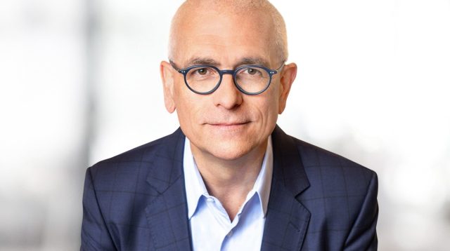 Oliver Klink, Chef der Taunus Sparkasse, sieht die Branche auf einer Zins-Achterbahn.