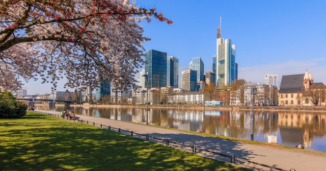 fruehling-spring-frankfurt-skyline-c-marco-scaled