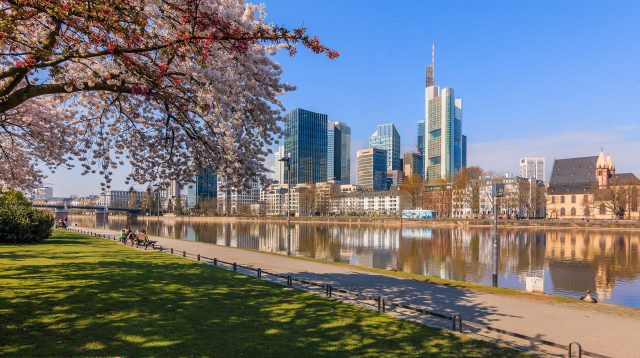 fruehling-spring-frankfurt-skyline-c-marco-scaled