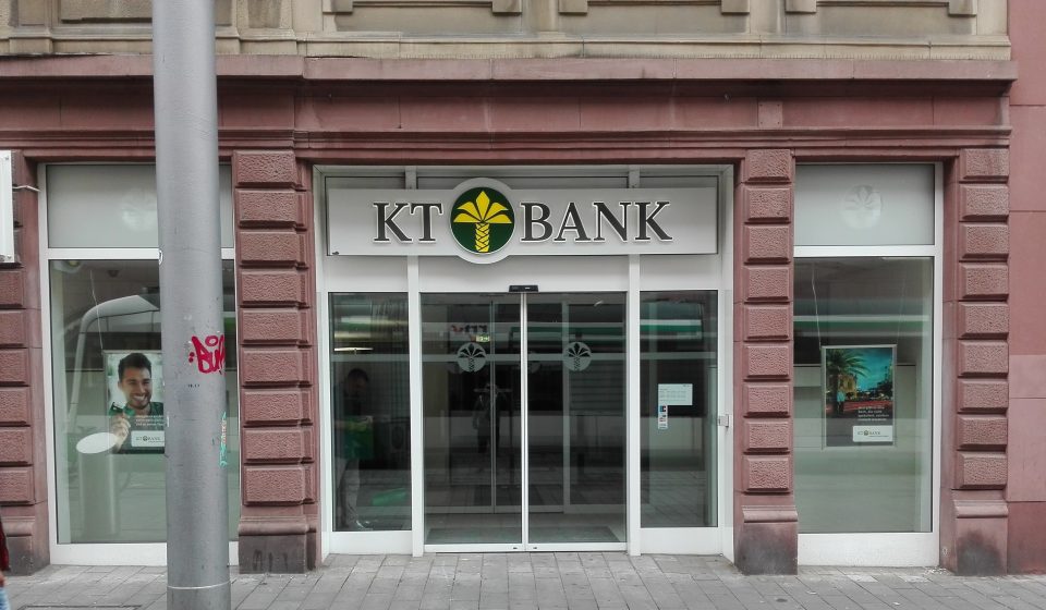 Die Palme steht im Islam für Glauben und Beständigkeit und ziert das Logo der KT Bank.
