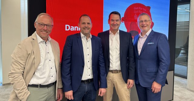 Sparkassen-Chef Holger Wessling (rechts) kam 2023 als Aufräumer von der apoBank. Außerdem im Bild (von links): Vizechef Steffen Roßkopf, Vertriebsdirektor Kai Wilhelm und Vorstand Jörg Brendel.