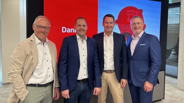 Sparkassen-Chef Holger Wessling (rechts) kam 2023 als Aufräumer von der apoBank. Außerdem im Bild (von links): Vizechef Steffen Roßkopf, Vertriebsdirektor Kai Wilhelm und Vorstand Jörg Brendel.