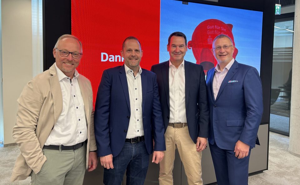 Sparkassen-Chef Holger Wessling (rechts) kam 2023 als Aufräumer von der apoBank. Außerdem im Bild (von links): Vizechef Steffen Roßkopf, Vertriebsdirektor Kai Wilhelm und Vorstand Jörg Brendel.