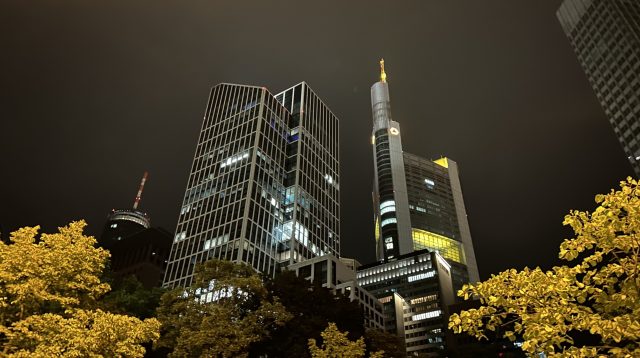 Skyline Frankfurt am Main mit Blick auf den Commerzbank Tower