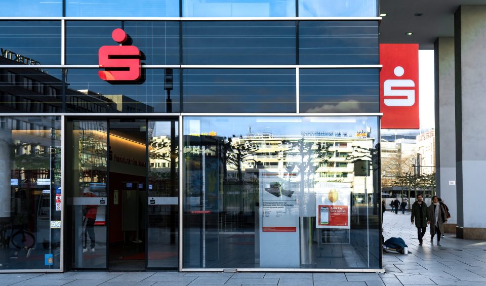 Sparkassenfiliale am Frankfurter Roßmarkt.