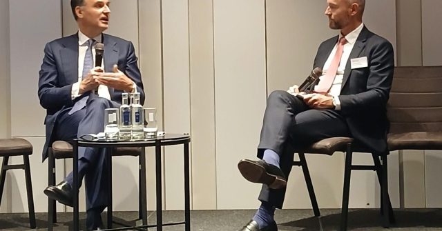 James von Moltke (li.), CFO Deutsche Bank, auf der S&P European Financial Institutions Conference Series 2025.