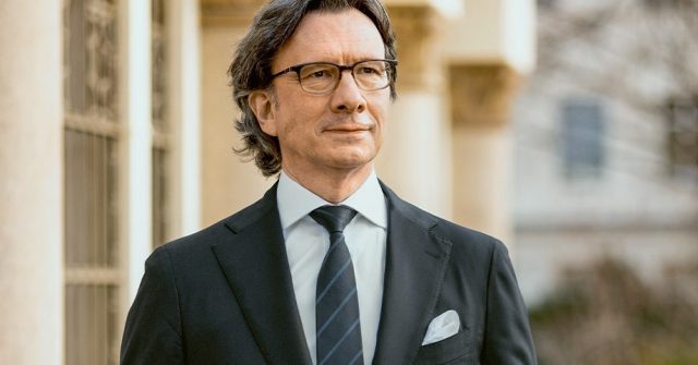 Klaus Siegers ist Vorstand der Weberbank.