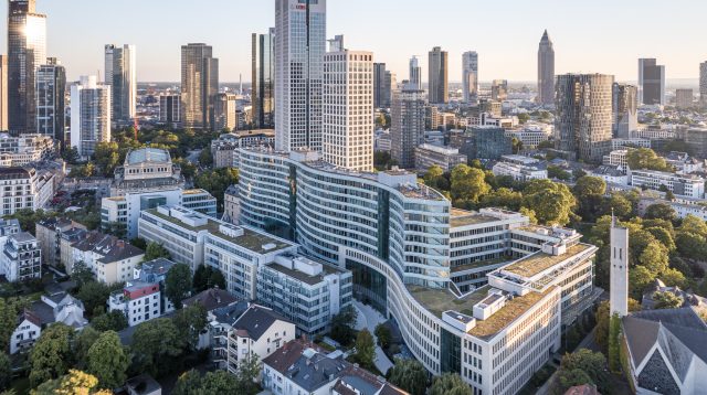 Die Welle: Wellenförmiges Bürogebäude in Frankfurt und zukünftiger Sitz des Fondsverbands BVI