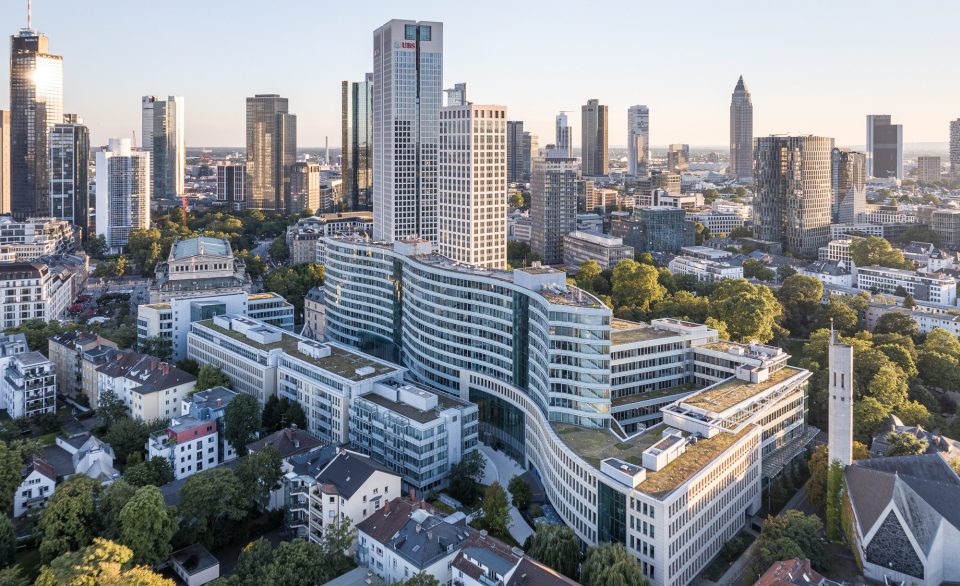 Die Welle: Wellenförmiges Bürogebäude in Frankfurt und zukünftiger Sitz des Fondsverbands BVI