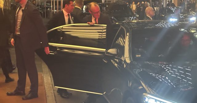 Kanzler Friedrich Merz bei der Abfahrt vom Frankfurter Hof