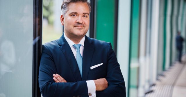 Tim Armbruster, Treasurer der KfW