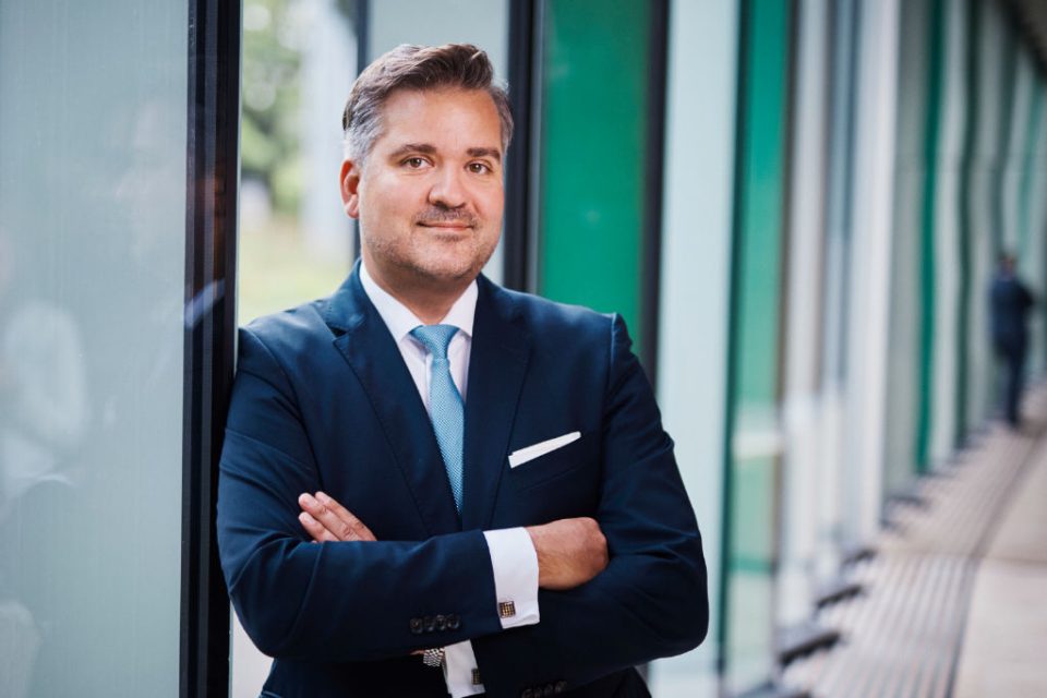 Tim Armbruster, Treasurer der KfW