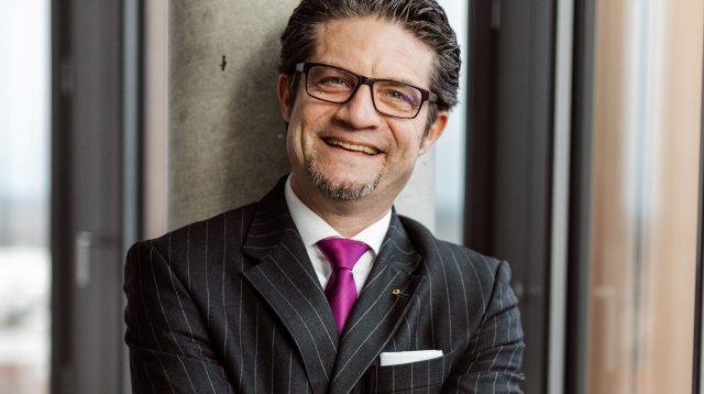 Carsten Ueberschär rückt in den Vorstand der Volksbank Brawo