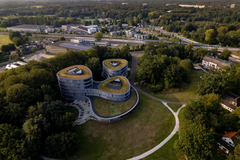 Grün umschlossen: Die Zentrale der Triodos Bank im niederländischen Driebergen-Rijsenburg nahe Utrecht