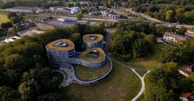 Grün umschlossen: Die Zentrale der Triodos Bank im niederländischen Driebergen-Rijsenburg nahe Utrecht