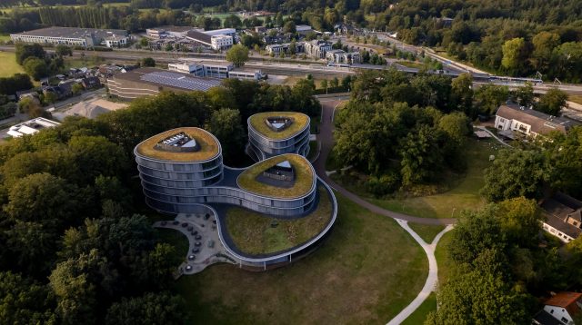 Grün umschlossen: Die Zentrale der Triodos Bank im niederländischen Driebergen-Rijsenburg nahe Utrecht