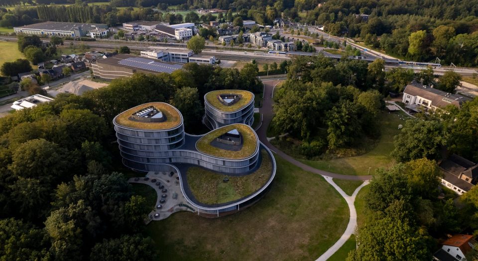 Grün umschlossen: Die Zentrale der Triodos Bank im niederländischen Driebergen-Rijsenburg nahe Utrecht