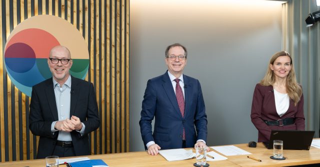 GDV-Hauptgeschäftsführer Jörg Asmussen (li.), GDV-Präsident Norbert Rollinger und Daniela Werner, Leiterin GDV-Kommunikation.