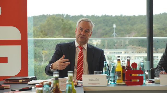 Andreas Schulz, Chef der Mittelbrandenburgischen Sparkasse, auf der Bilanzpressekonferenz in Potsdam