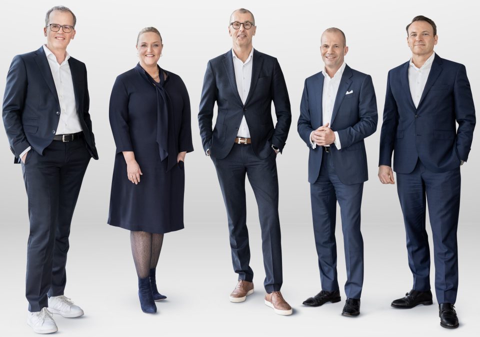 Starker Mann in der Mitte: Hans Joachim Reinke (63) führt Union Investment als Vorstandsvorsitzender seit 2010. Anfang April übernimmt André Haagmann (53), der im Bild ganz rechts steht. Außerdem im Vorstand: Frank Engels (links), Sonja Albers und Giovanni Gay.